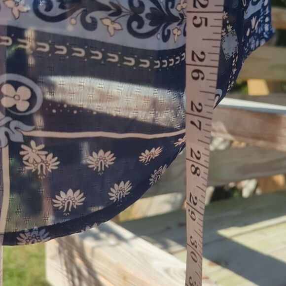 Adrienne Vittadini women's Medium long sleeve collared sheer blue and white top - Picture 4 of 7